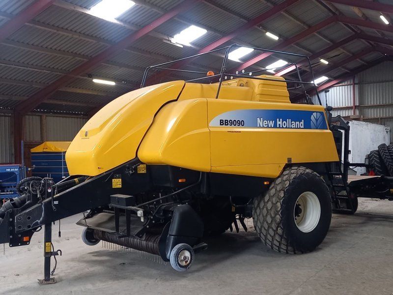 New Holland BB9090 Med Pomi ballevogn.