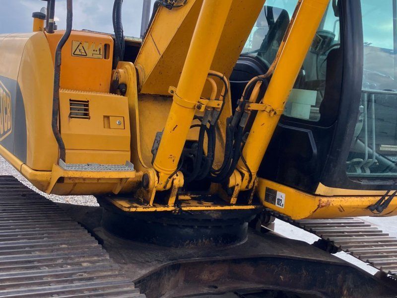 JCB JS220LC
