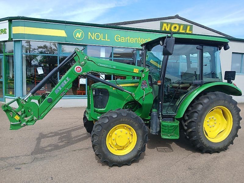 John Deere 5055E