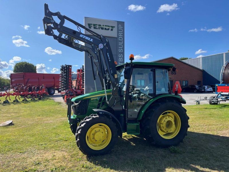 John Deere 5075E
