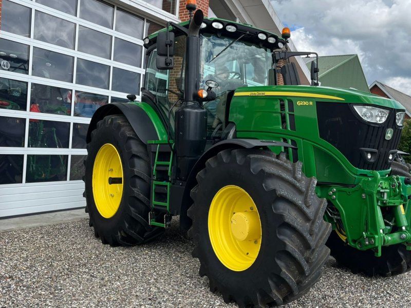 John Deere 6230R