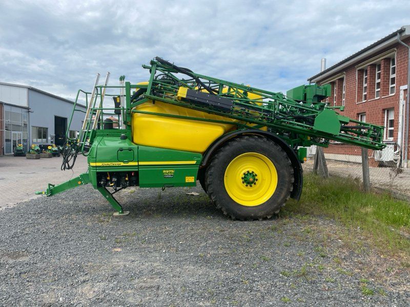 John Deere R975i