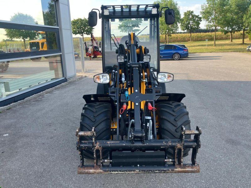 JCB 403 PLUS AGRI