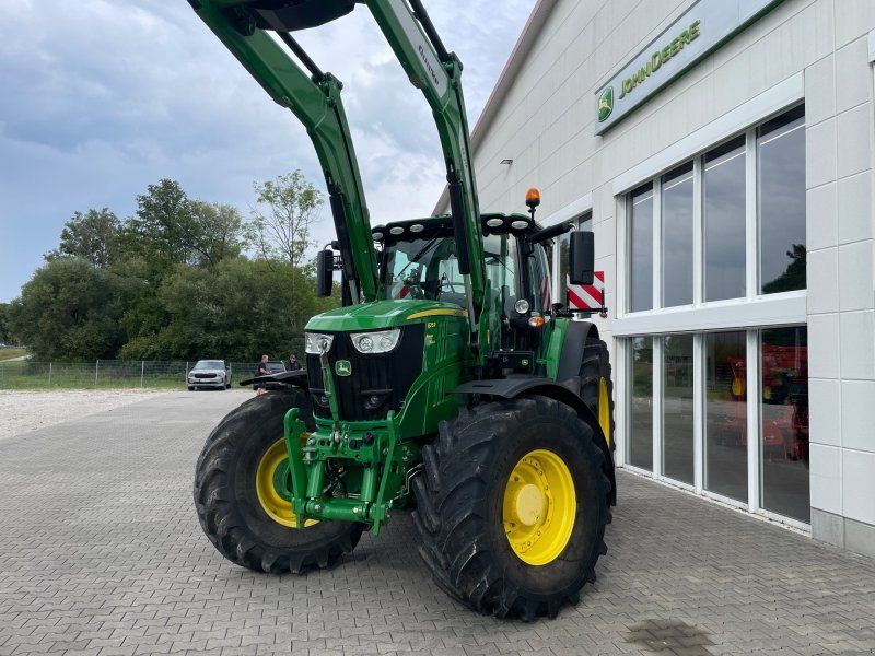 John Deere 6215R