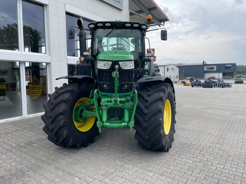 John Deere 6215R