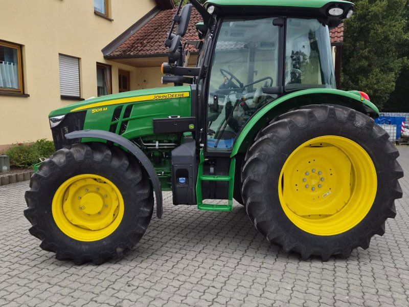 John Deere 5105M