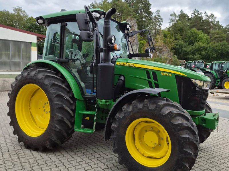 John Deere 5105M
