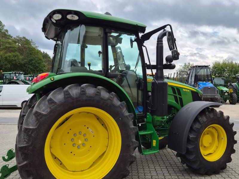 John Deere 5105M