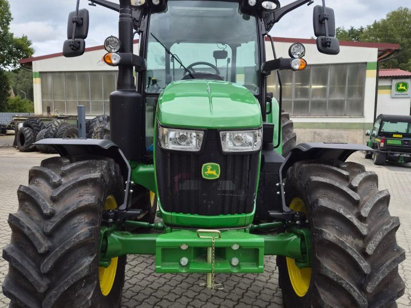 John Deere 5105M