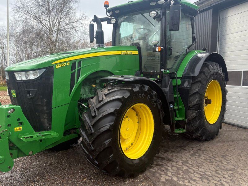 John Deere 8320R