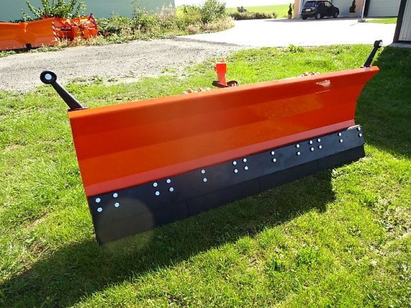 Schneeschild 2 Meter- H L M Hydraulisch schwenkbar- Anbau
