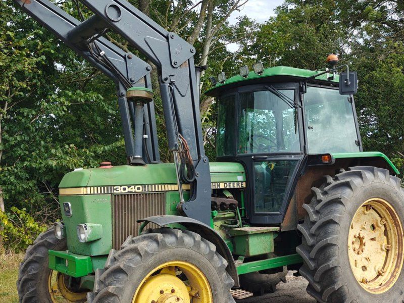 John Deere 3040
