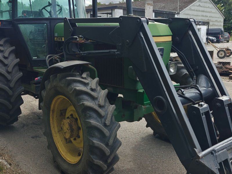 John Deere 3040
