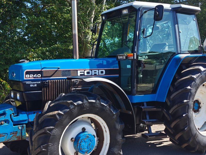 New Holland Ford 8240