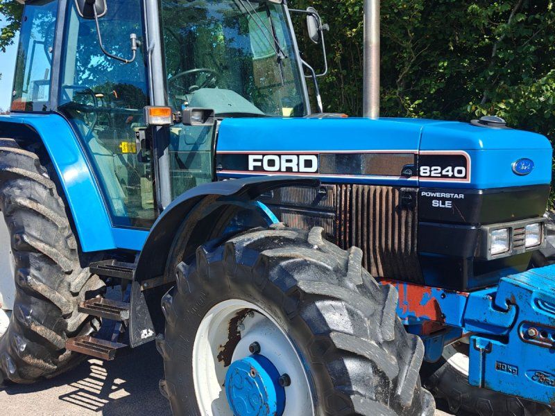 New Holland Ford 8240