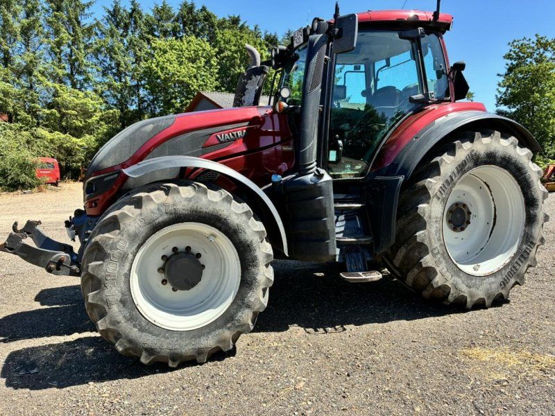 Valtra T214V
