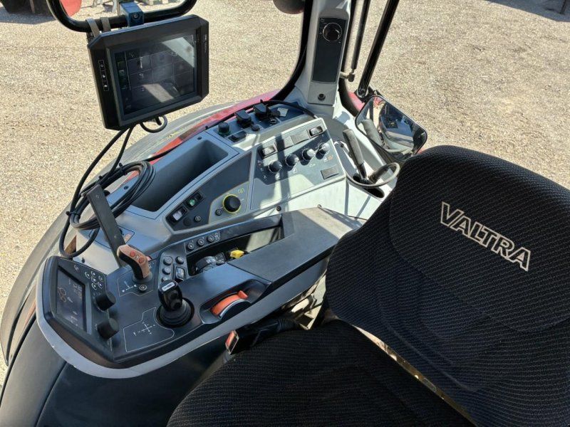 Valtra T214V
