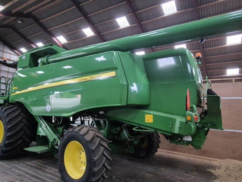 John Deere T670