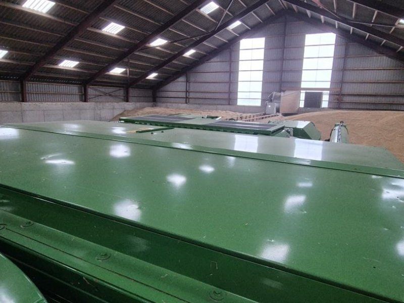 John Deere T670