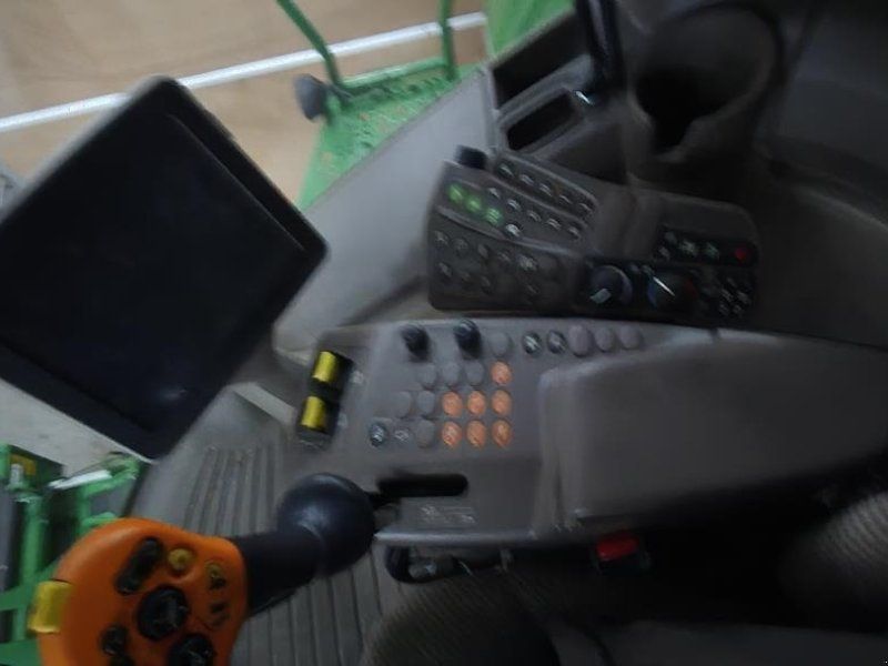 John Deere T670