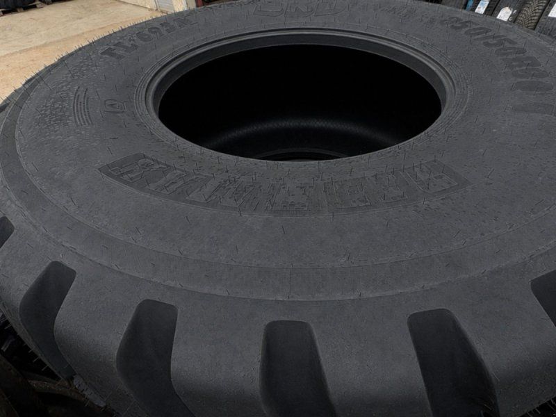 BKT 850/50R30.5
