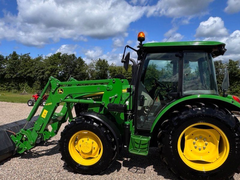 John Deere 5075E