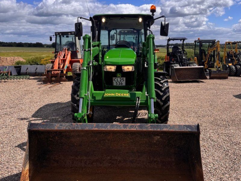 John Deere 5075E