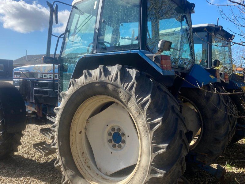 New Holland 7840 SLE