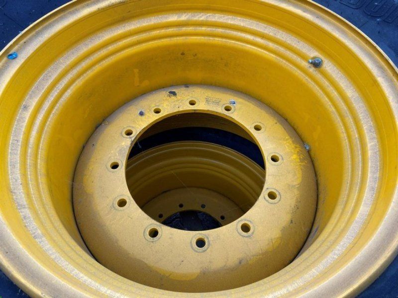JCB KOMPLETTRÄDER 710/70R30 TRELLEBORG