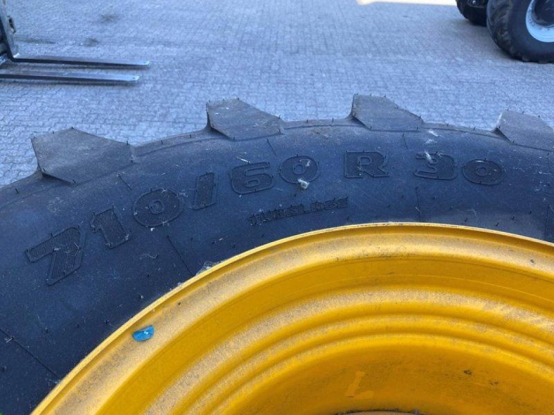JCB KOMPLETTRÄDER 710/70R30 TRELLEBORG