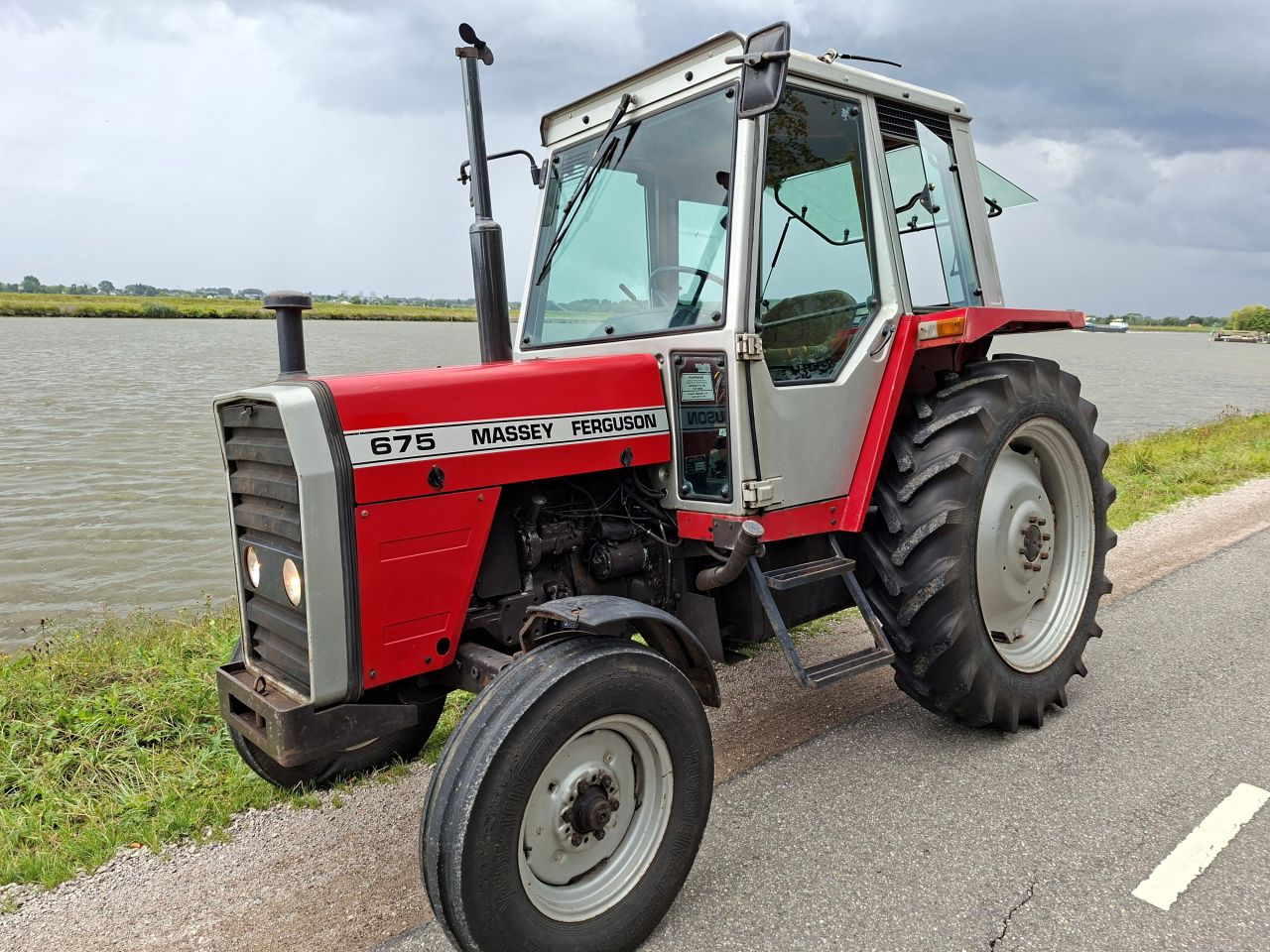 Massey Ferguson 675