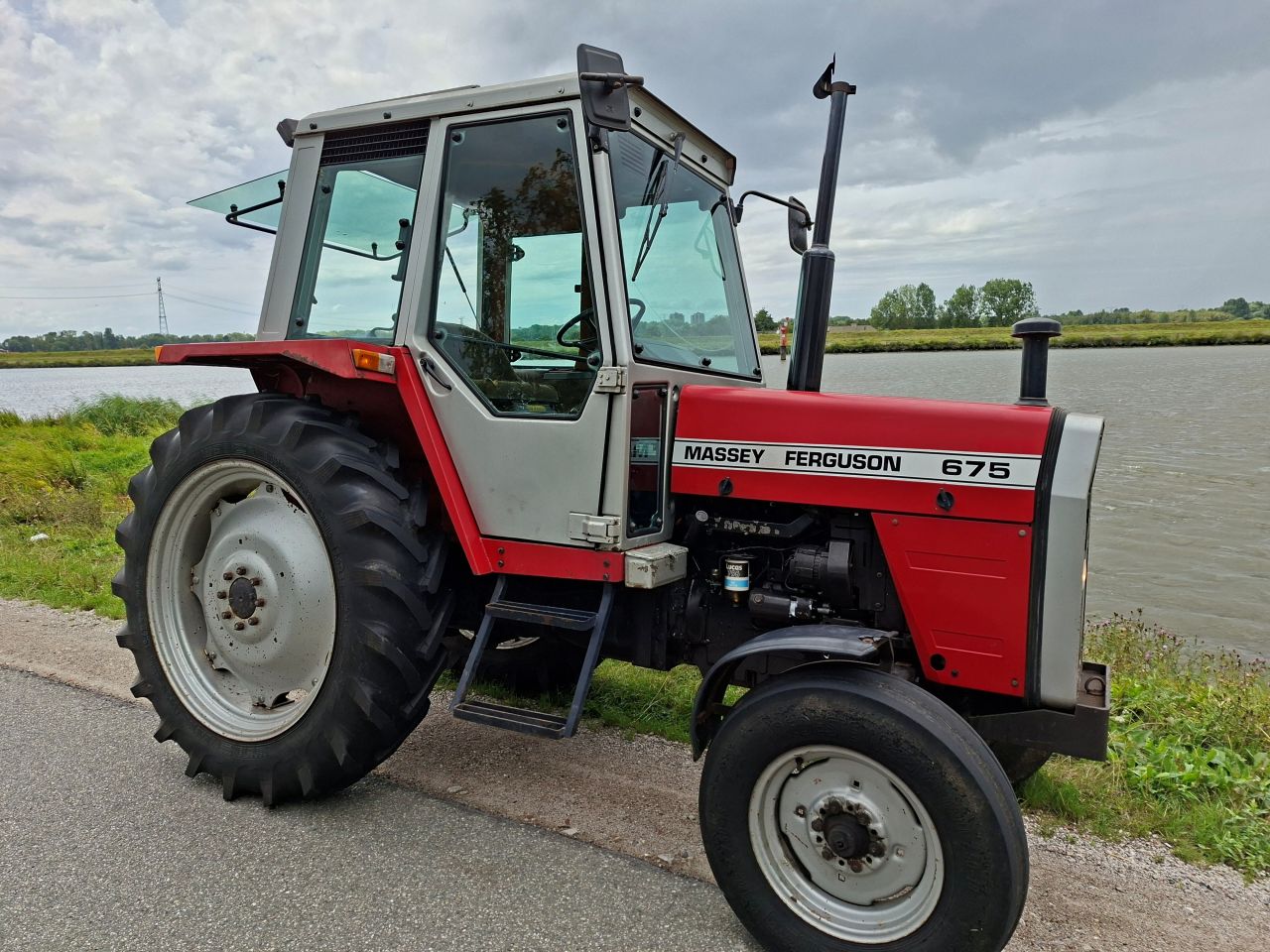 Massey Ferguson 675