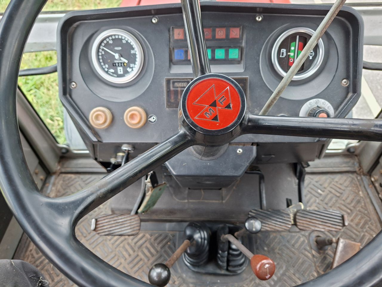 Massey Ferguson 675