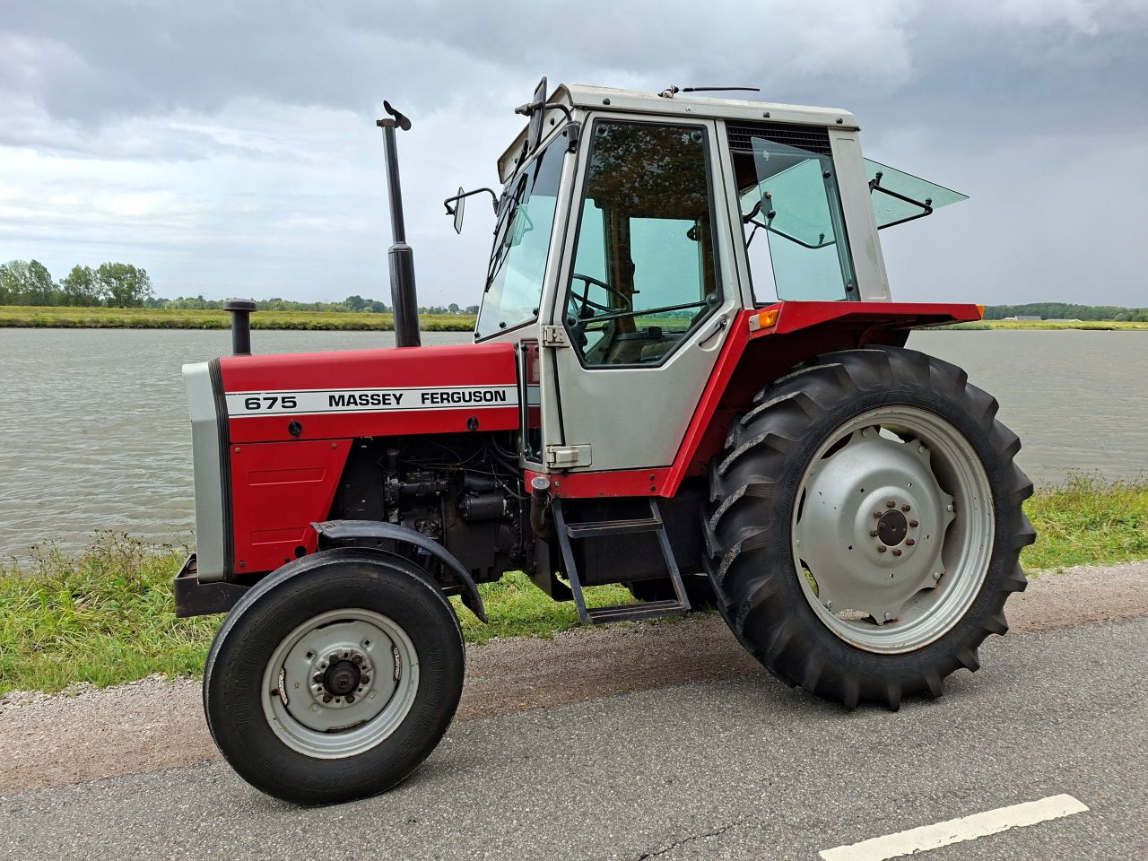 Massey Ferguson 675