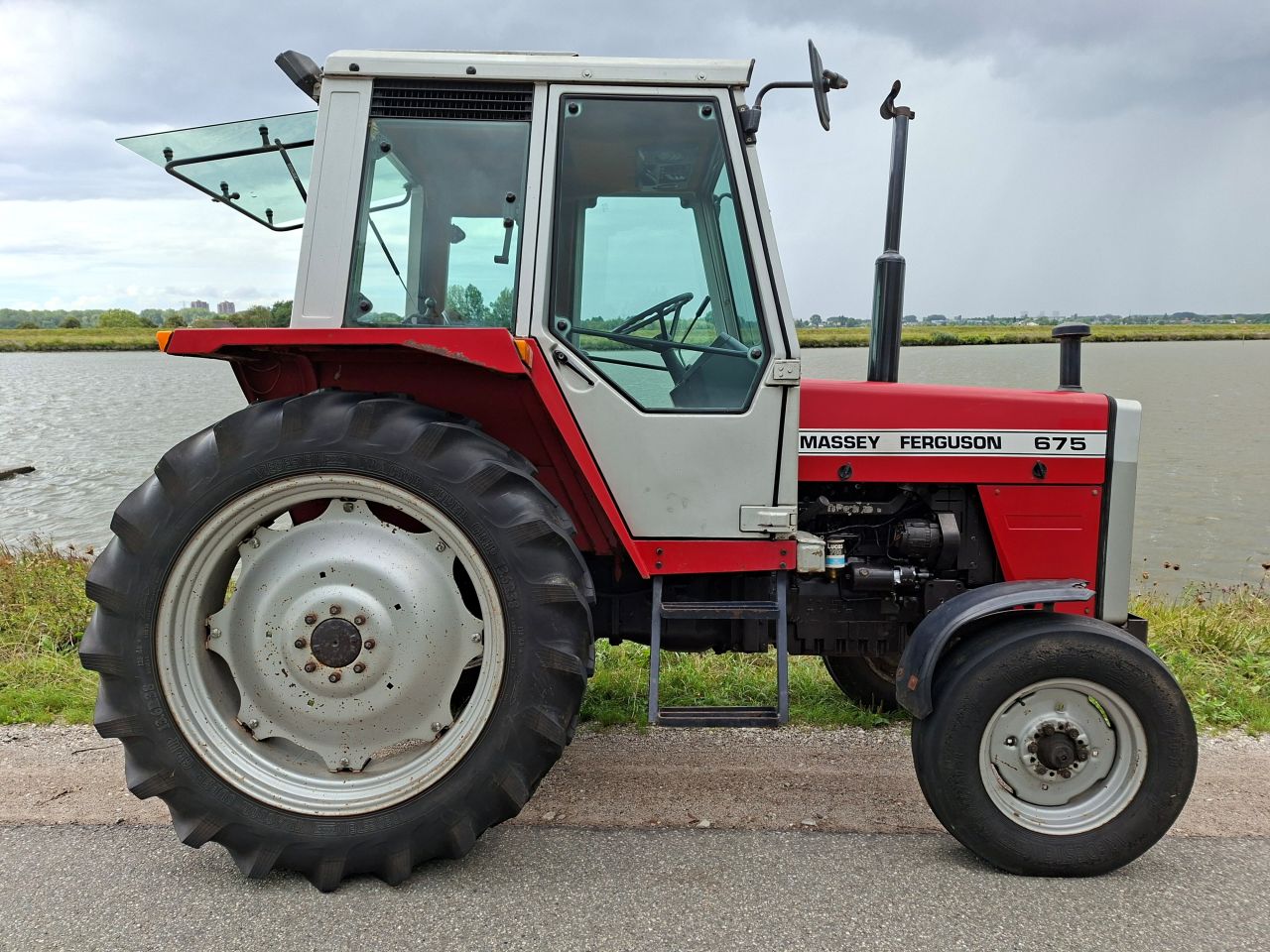 Massey Ferguson 675