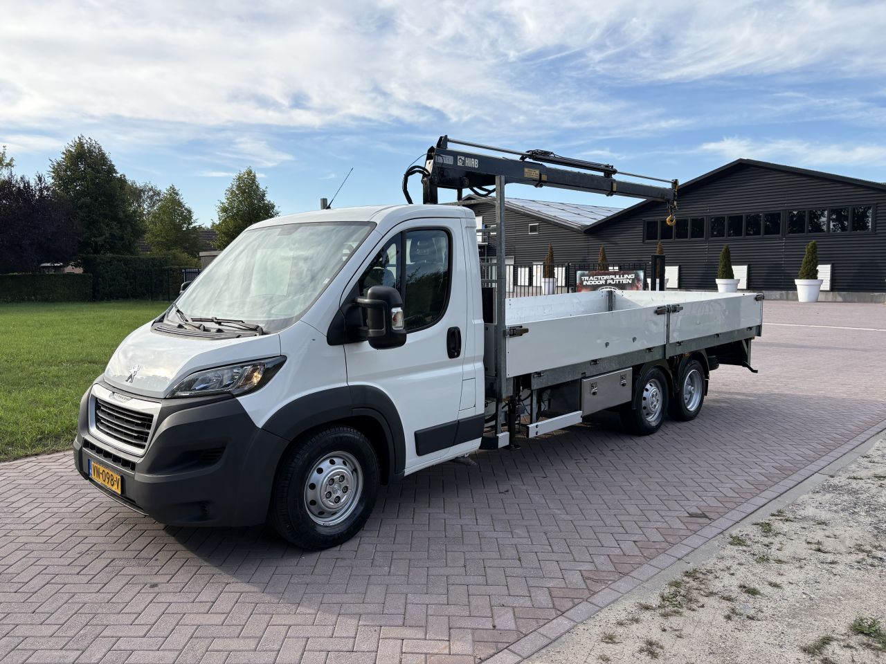 Be trekker PEUGEOT BOXER clixtar open laadbak met kraan N1