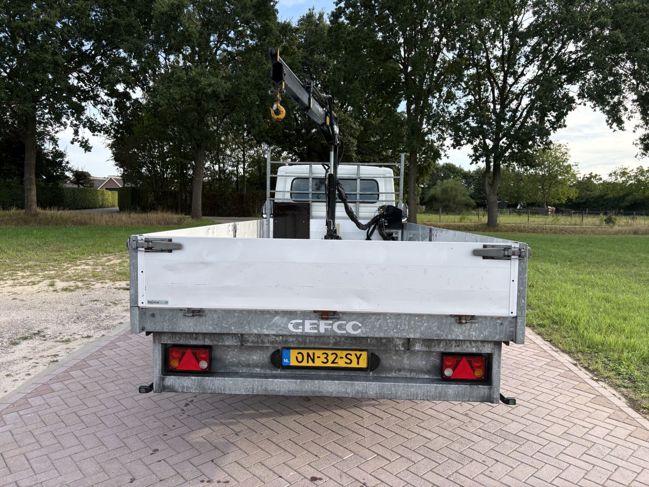 Be trekker PEUGEOT BOXER clixtar open laadbak met kraan N1