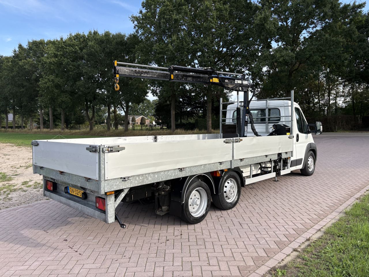 Be trekker PEUGEOT BOXER clixtar open laadbak met kraan N1