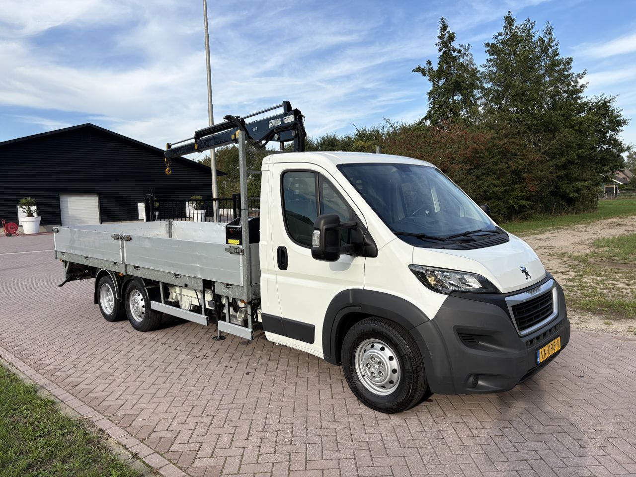 Be trekker PEUGEOT BOXER clixtar open laadbak met kraan N1