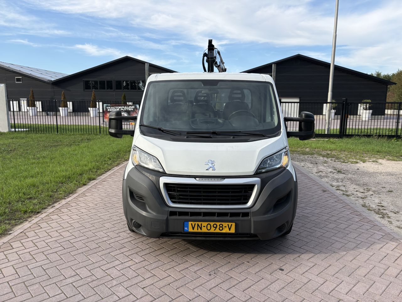 Be trekker PEUGEOT BOXER clixtar open laadbak met kraan N1