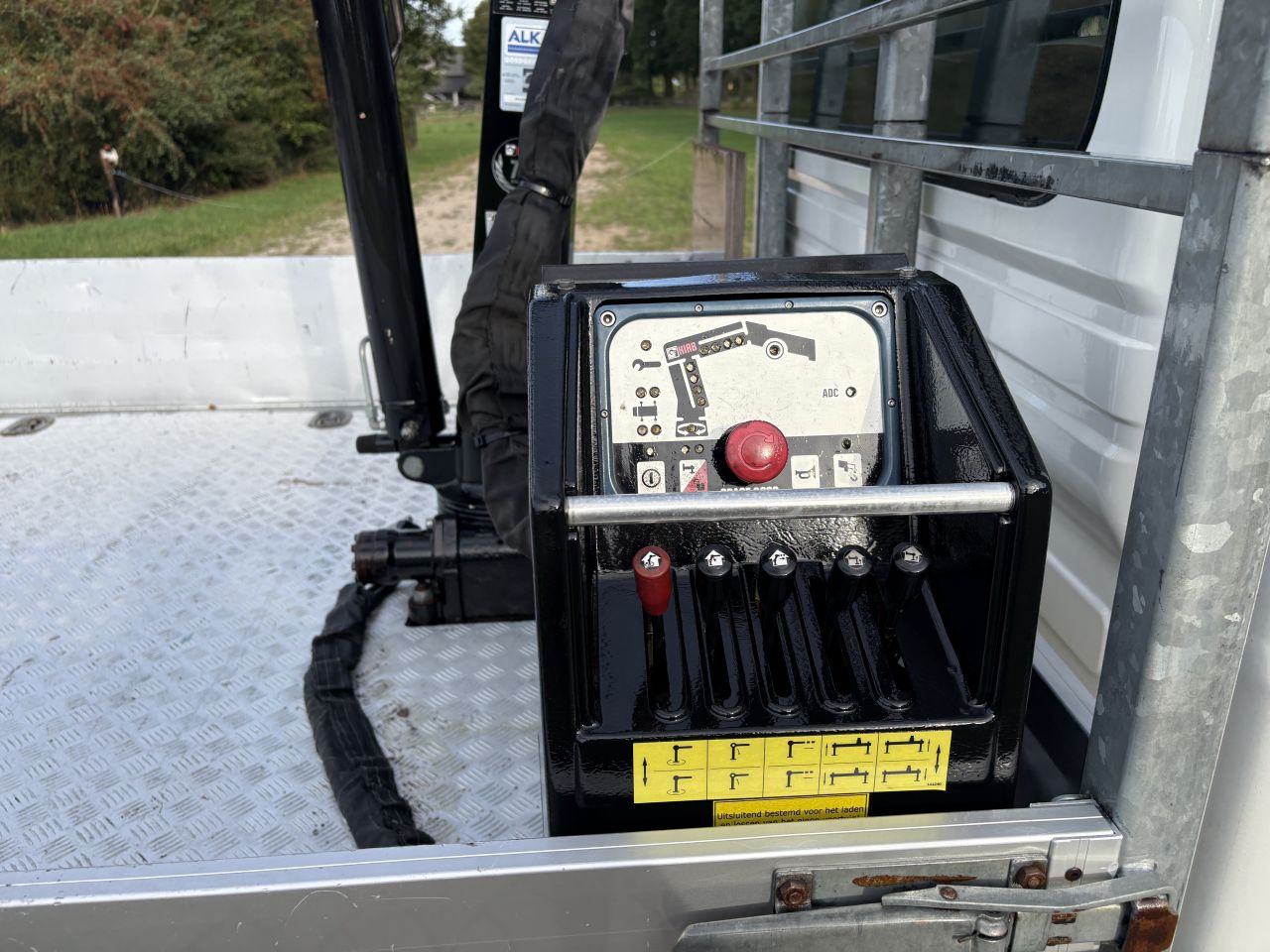 Be trekker PEUGEOT BOXER clixtar open laadbak met kraan N1
