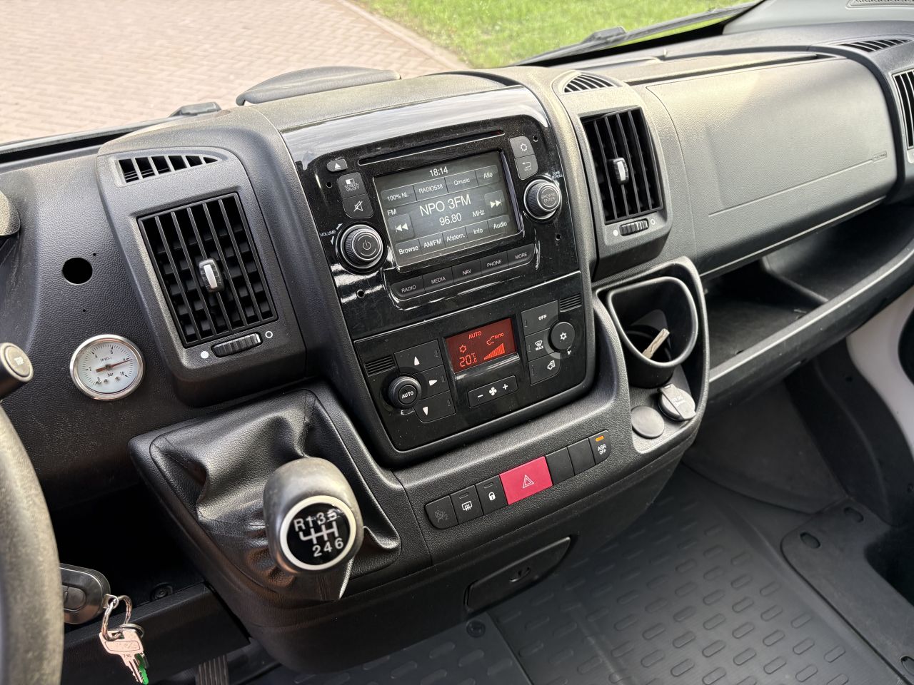Be trekker PEUGEOT BOXER clixtar open laadbak met kraan N1