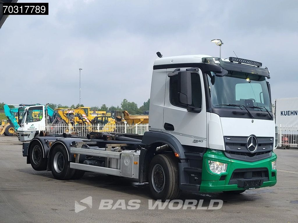 Mercedes Arocs 2530 NGT 6X2 CNG Engine! HIAB 21Z56 containersystem Lift+Steering axle Automatic Euro 6