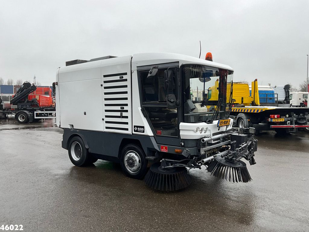 Ravo 580 with 3-rd brush