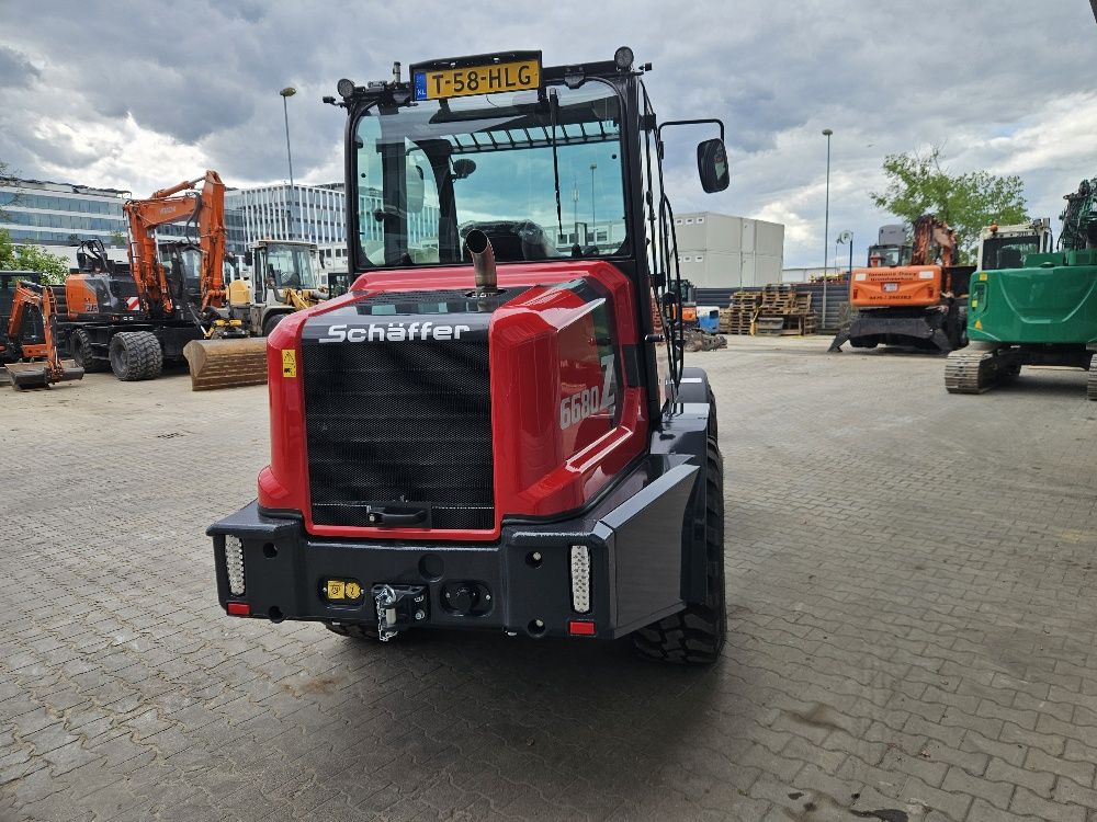 Schäffer 6680Z-3 wiellader