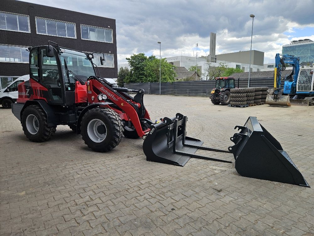 Schäffer 6680Z-3 wiellader