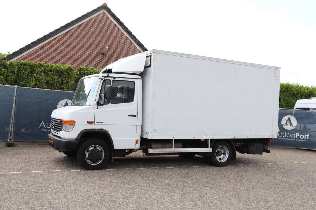 Bakwagen Vrachtwagen Mercedes-Benz Vario 813D Diesel 129pk 2010 (Marge)