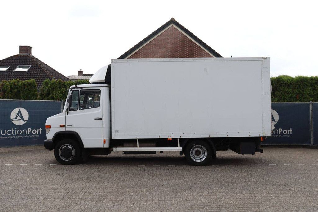 Bakwagen Vrachtwagen Mercedes-Benz Vario 813D Diesel 129pk 2010 (Marge)