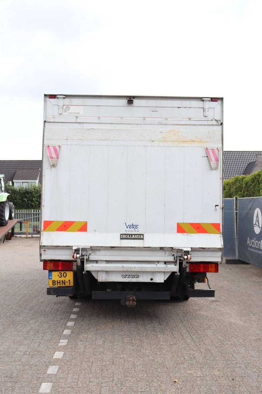 Bakwagen Vrachtwagen Mercedes-Benz Vario 813D Diesel 129pk 2010 (Marge)