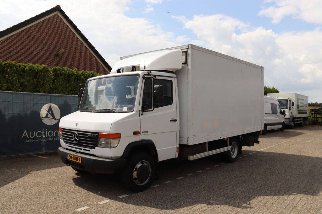 Bakwagen Vrachtwagen Mercedes-Benz Vario 813D Diesel 129pk 2010 (Marge)